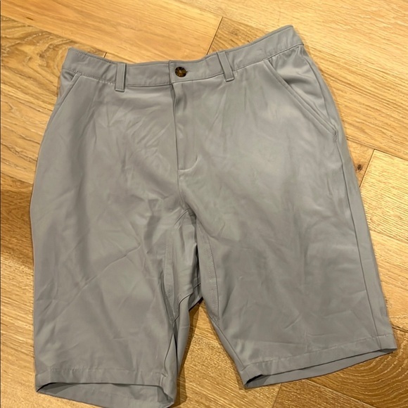 33,000 ft Gray Flat Front Knee-Length Shorts with Belt‎ Loops golf size 32 - Picture 1 of 6